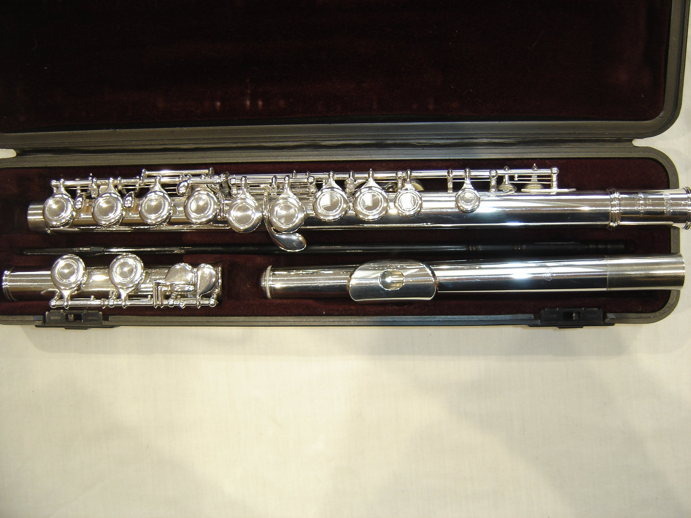 Yamaha YFL 211SII Flute - MINT condition | Cheshire Music